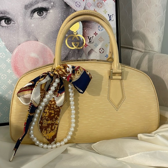 Louis Vuitton Handbags - Louis Vuitton Epi Jasmine Vintage Bag w COA